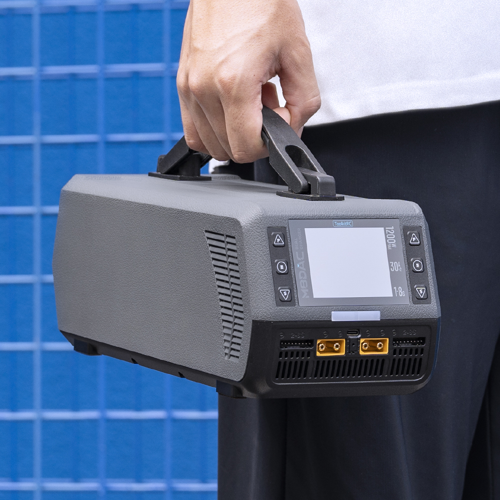 Зарядное устройство ToolkitRC M8DAC (1200W)